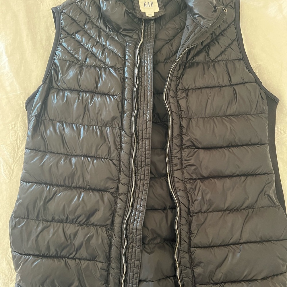 GAP Charcoal Puffer Vest
